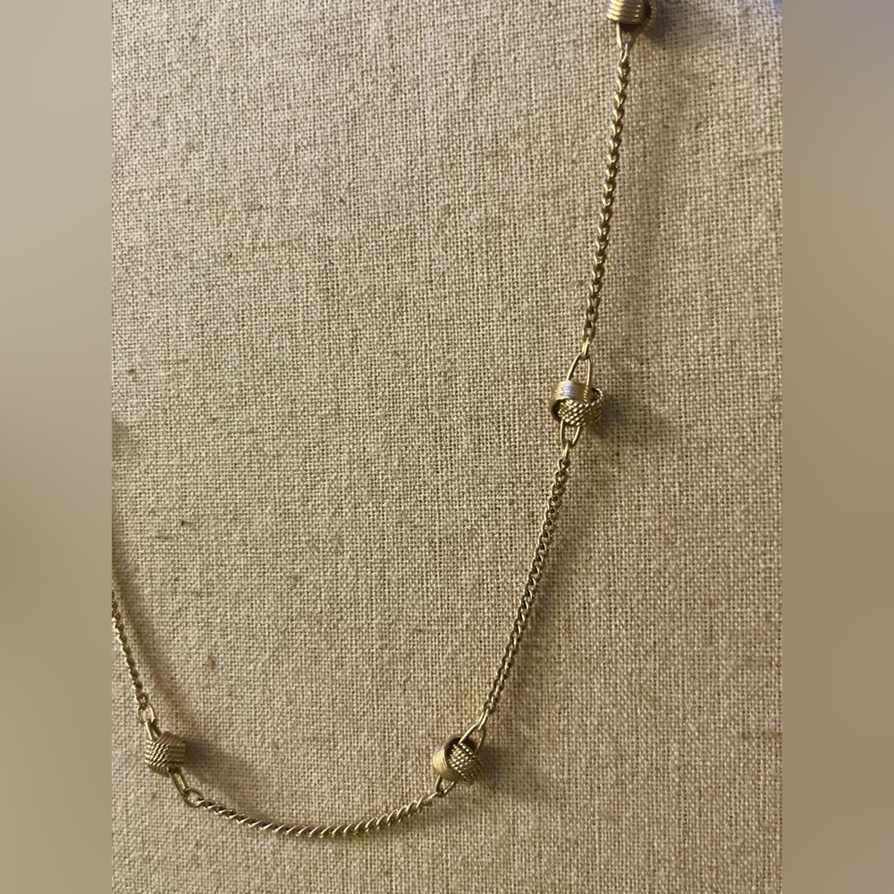 Avon Vintage Gold Knot Necklace - Picture 5 of 12